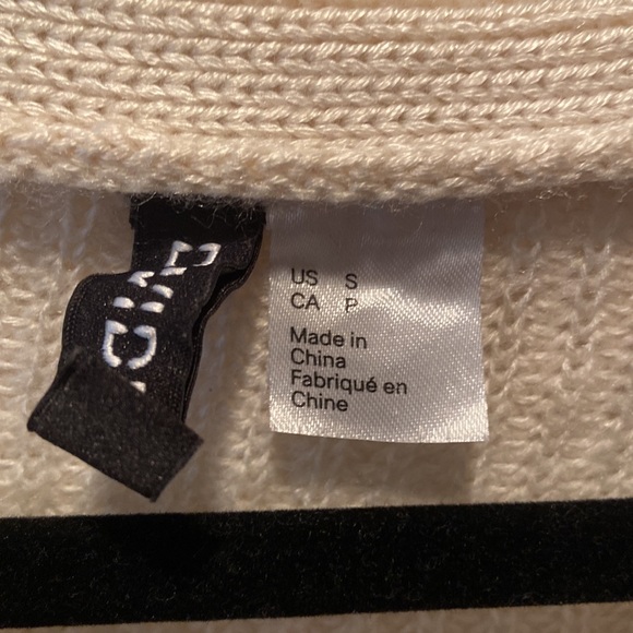 H&M Cropped Lace Up Sweater - Picture 3 of 5